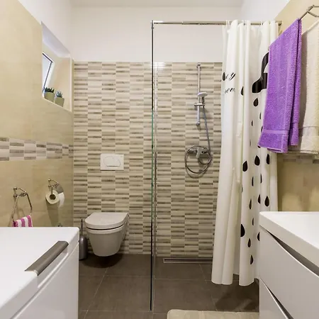 1 Bedroom Stunning In *
