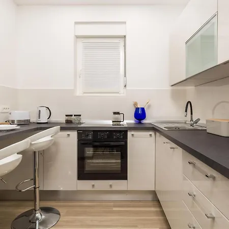 1 Bedroom Awesome In Apartament Lovran