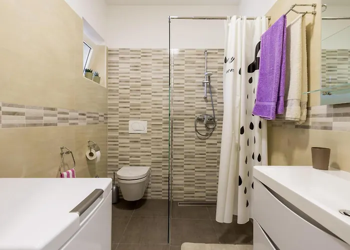 1 Bedroom Stunning In *