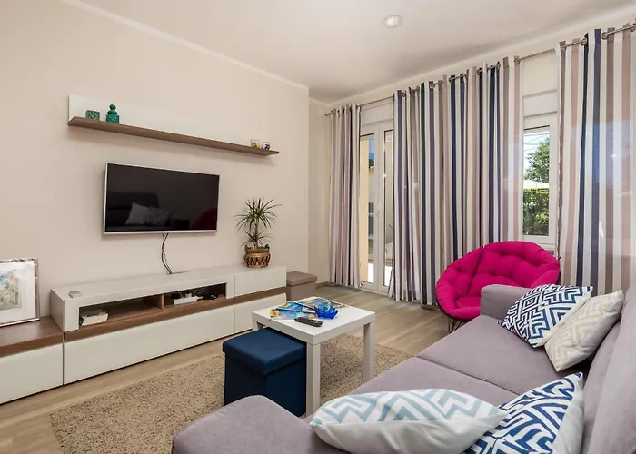 1 Bedroom Stunning In *