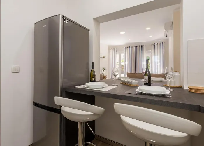 1 Bedroom Stunning In Apartament *