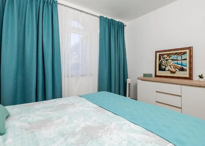 1 Bedroom Stunning In *