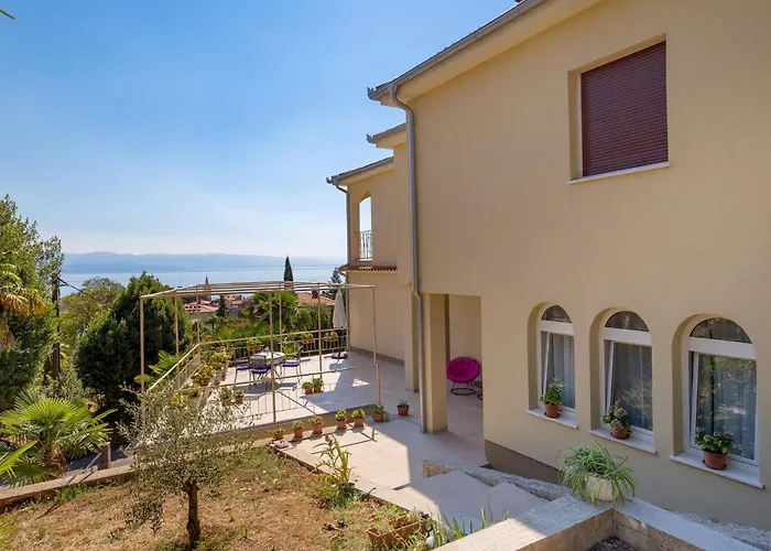 1 Bedroom Stunning In Apartment