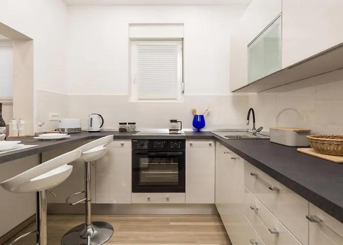 1 Bedroom Stunning In Apartment Lovran