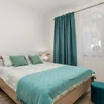 1 Bedroom Awesome In Apartment