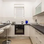1 Bedroom Awesome In Apartment Lovran