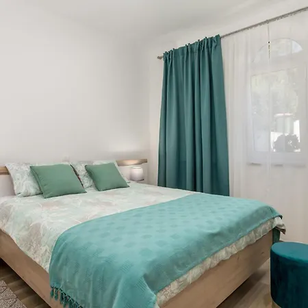 1 Bedroom Stunning In Apartament