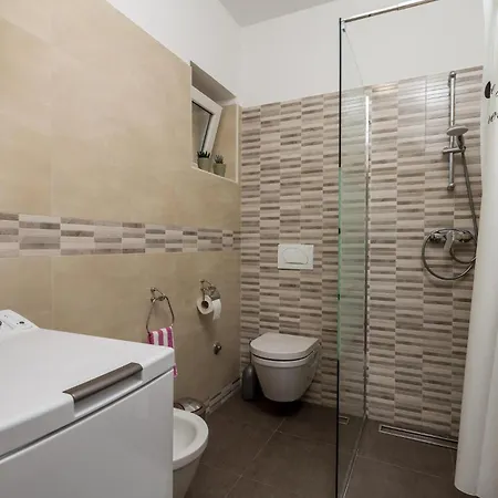 1 Bedroom Stunning In Apartament *